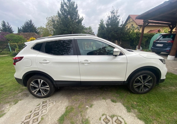 Nissan Qashqai cena 71500 przebieg: 164700, rok produkcji 2018 z Trzebnica małe 191